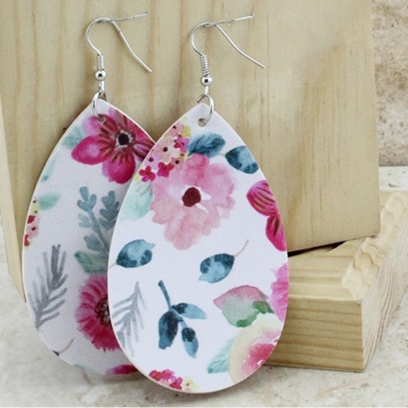 Jewelry - 🌵Floral Earrings🌵